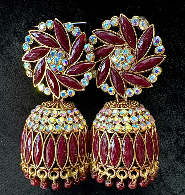 Classic Jhumka Earrings – Timeless & Elegant ✨💎